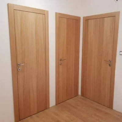 Porte en bois massif